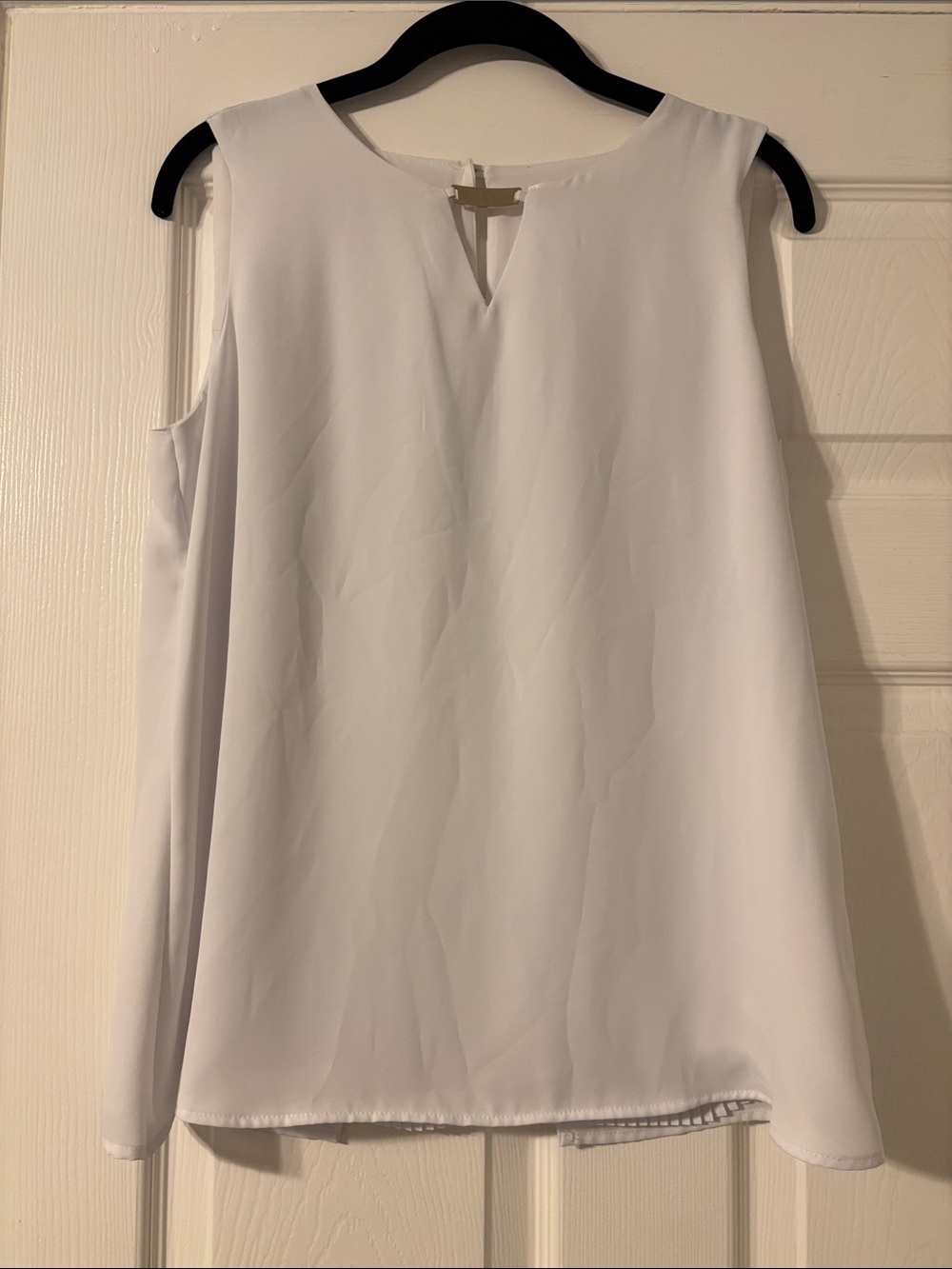 Calvin Klein White Sleeveless Keyhole Camisole